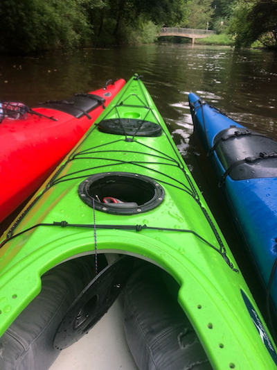 Bild "Wanderkanu:kajaks_bunt.jpg"